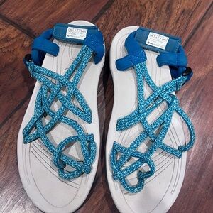 Women’s size 9 sporty outdoor comfy atika strappy Sandals